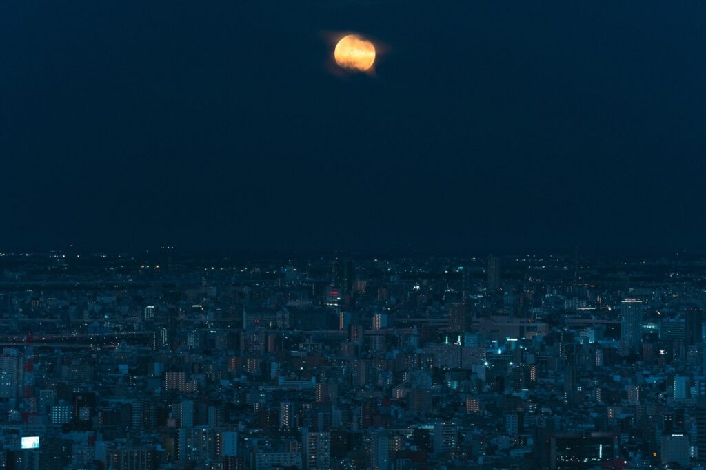 2023年10月の満月に撮影した月と夜景