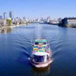 中川運河を航行する水上「クルーズ名古屋」