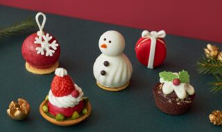 左から：クリスマスボール、サンタクロース、スノーマン、ギフトボックス、柊のチョコレートマフィン