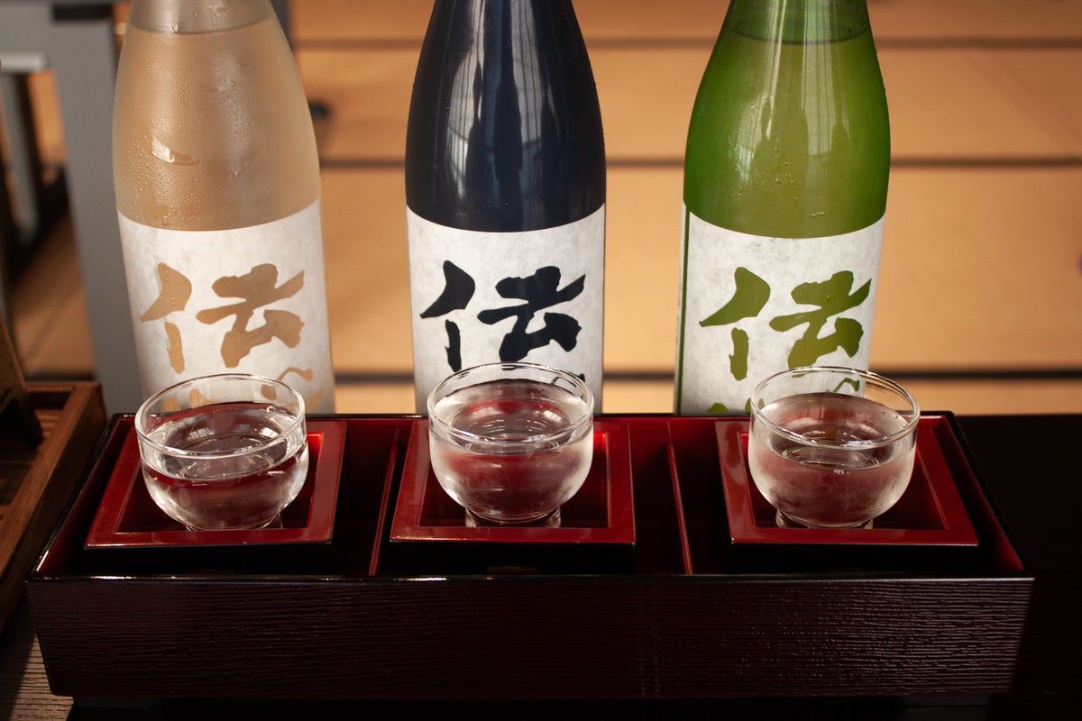 日本酒飲み比べイメージ