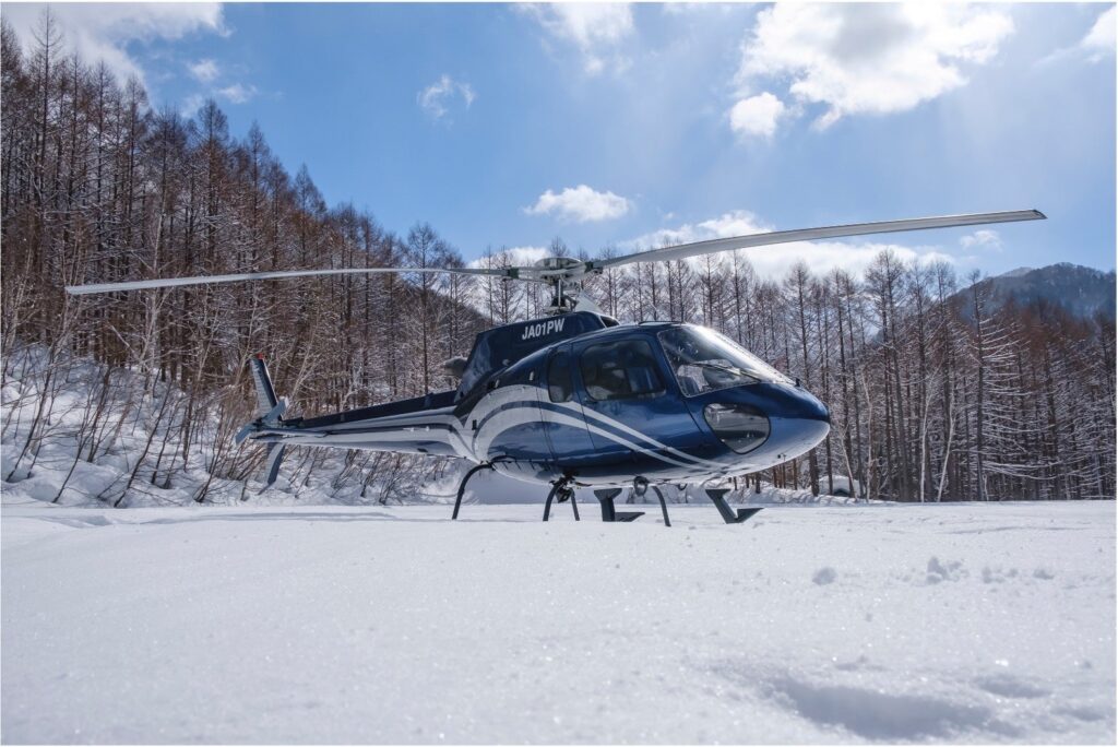 群馬みなかみほうだいぎスキー場ヘリポート、撮影：Space Aviation