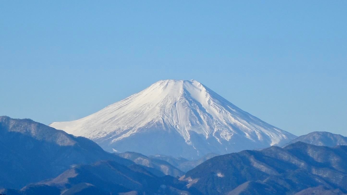 高尾山・山頂から富士山を望む