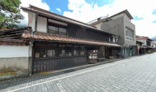 旧橋本酒造場（国登録有形文化財に登録）