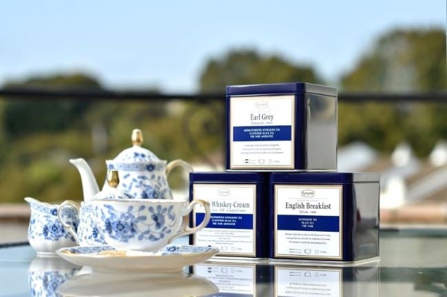 紅茶はロンネフェルトの12種類の茶葉からお好みで