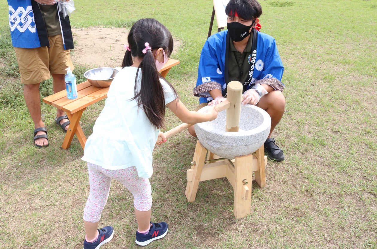 餅つき体験の様子