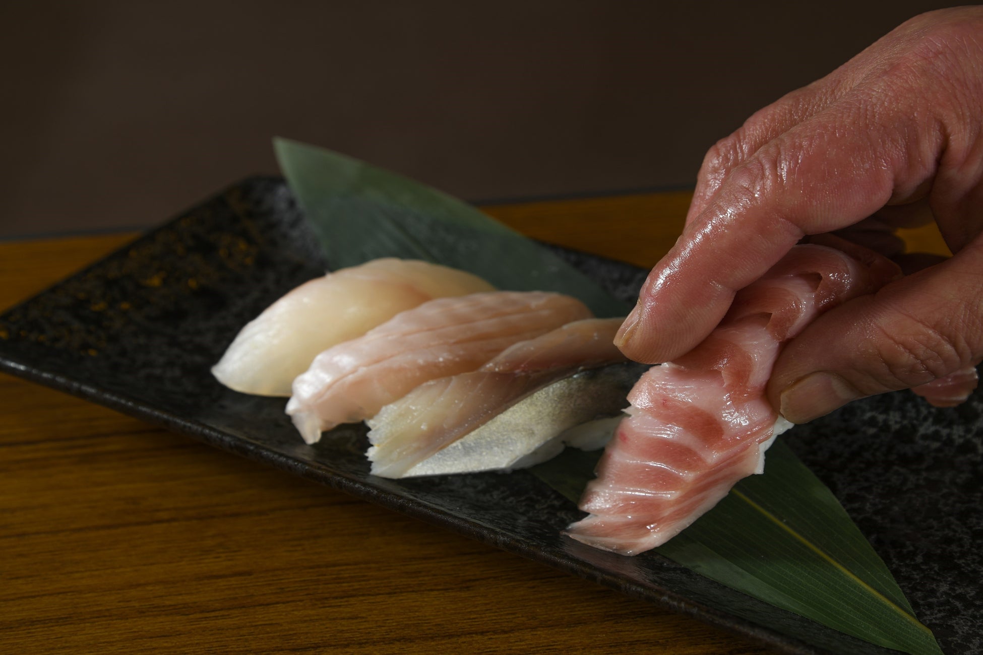料理人が丁寧に仕上げる握り寿司は絶品