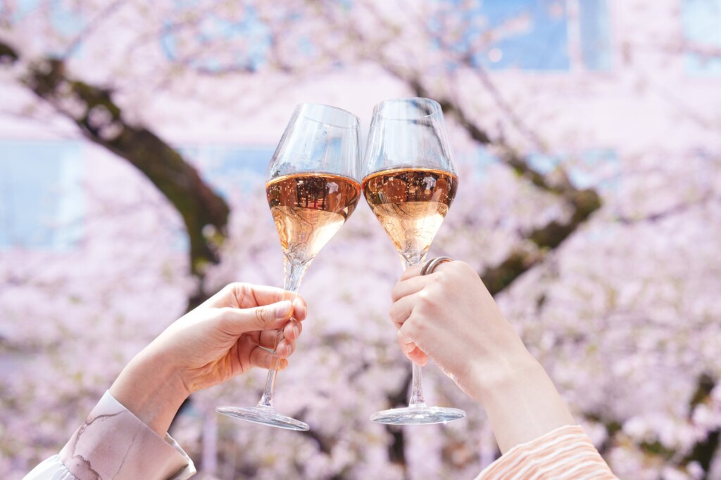 桜の花が優雅に舞い散る「桟敷席」で贅沢なひととき