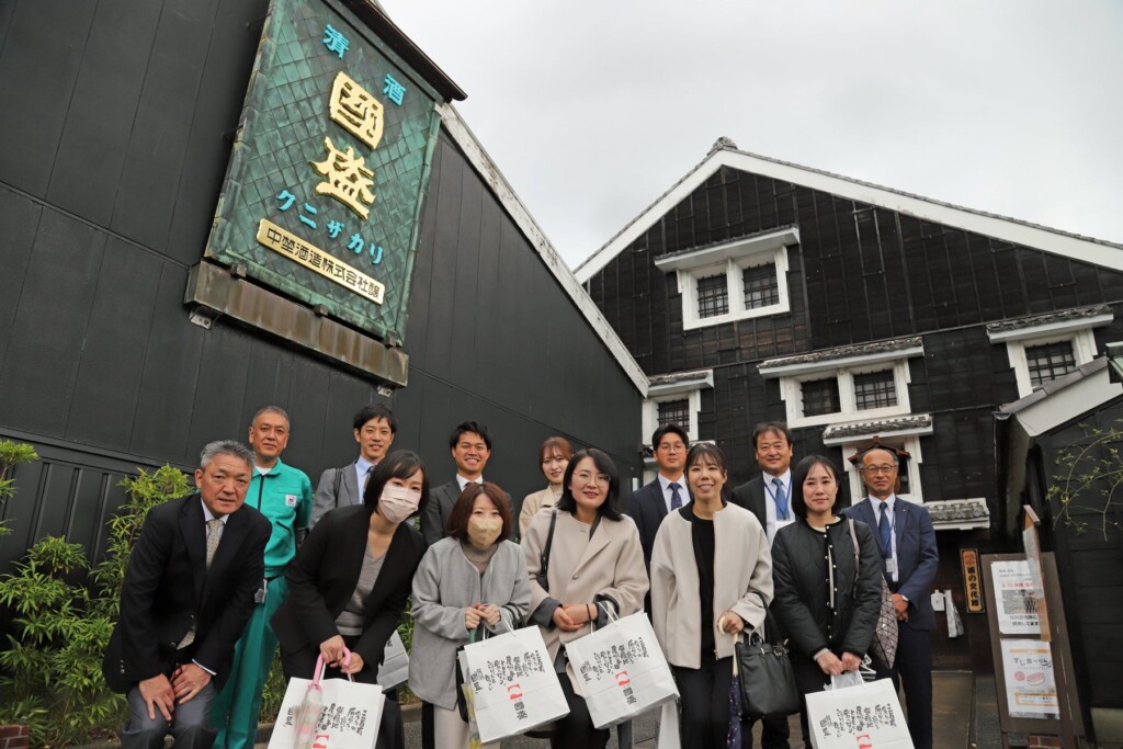 中埜酒造を見学した社員