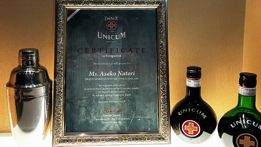 ハンガリーの国民酒「UNICUM」とアンバサダー任命証書