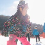 スキー体験に参加中の子どもの様子