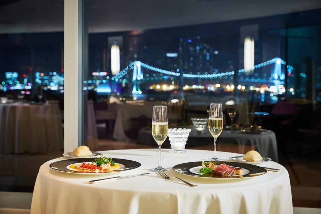 東京湾岸夜景を一望するレストラン「マンハッタン」