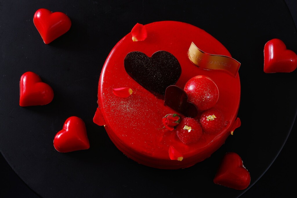“情熱の愛”を表現したバレンタイン限定でお届けするスペシャルケーキが登場