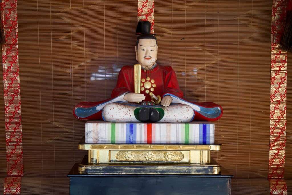 島原城古野梅苑内の神社に祀られる松倉重政校の木造