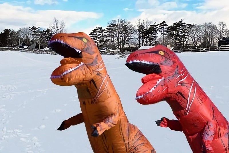 人気イベント「ティラノサウルスレース」 ワイルドなティラノサウルスになりきって雪の上を思いっきり駆けぬけましょう（着ぐるみは持参）