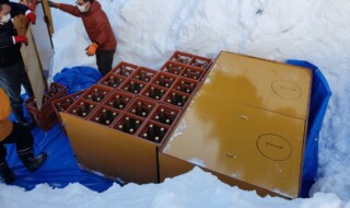 3社合同で1つの酒に思いを込めて雪中埋蔵の作業を行います