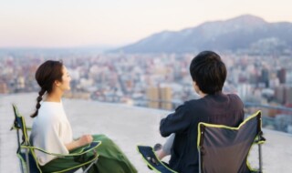 屋上ヘリポートでの絶景チェアリング体験