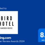 GREENINGが鎌倉・由比ヶ浜で運営する「BIRD HOTEL」、Booking.comの「Traveller Review Award2024」を受賞