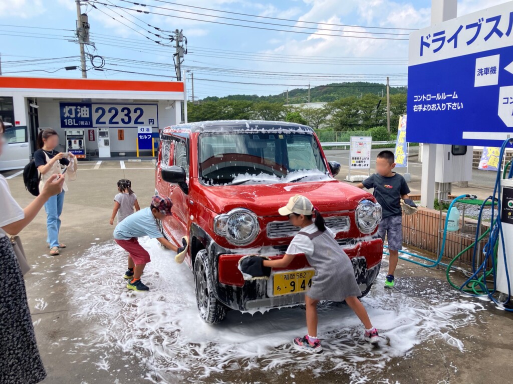 ※昨年夏休みに開催したエネオスの手洗い洗車体験の様子です。