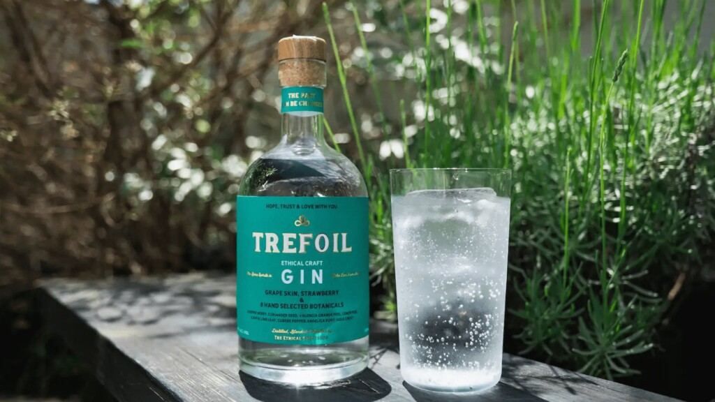 TREFOIL GIN