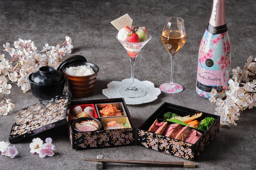 ハドソンラウンジで提供する桜花見弁当￥6,270 グラスロゼシャンパン＋￥1,320 桜のミニパフェ＋￥550 コーヒー・紅茶＋￥1,100