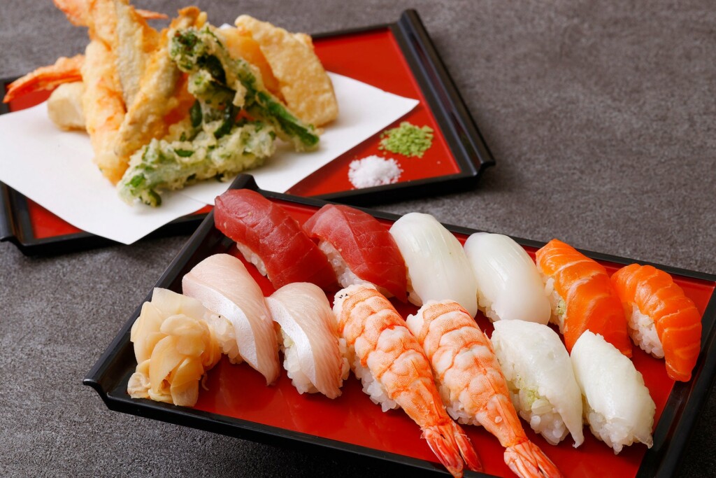 日本の寿司と天ぷらも出来立てで味わえる