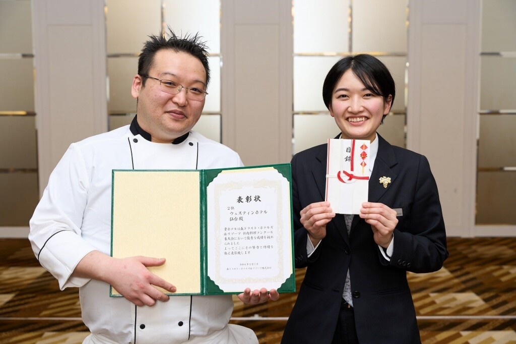 （左）調理担当：古澤大輔（右）サービス担当：菅野夏月