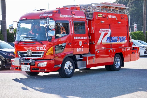 救助工作車とは、救助（レスキュー）活動に使う消防車両のことです。交通事故、水難事故、火災、自然災害など、様々な状況の中で活動できるように必要な道具や装備がついています。