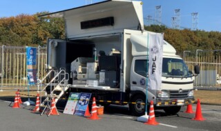 シートベルト効果体験車