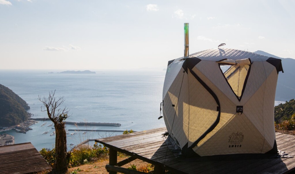 眼下に広がる太平洋と奥見える深島