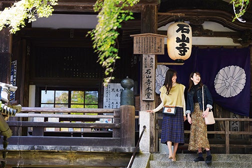 あお若葉(もみじ)の美しい石山寺へ