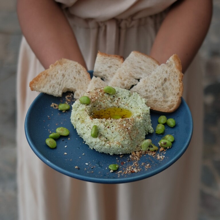 枝豆フムス    IDR 65.000 中東で食べられるフムスをひよこ豆ではなく枝豆をベースに。