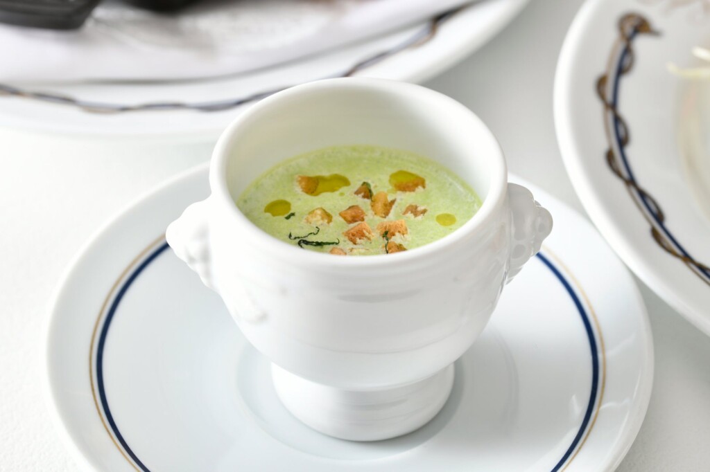 【スープ】 ヴィシソワーズのブランマンジェと 冷たいグリーンピースのスープ