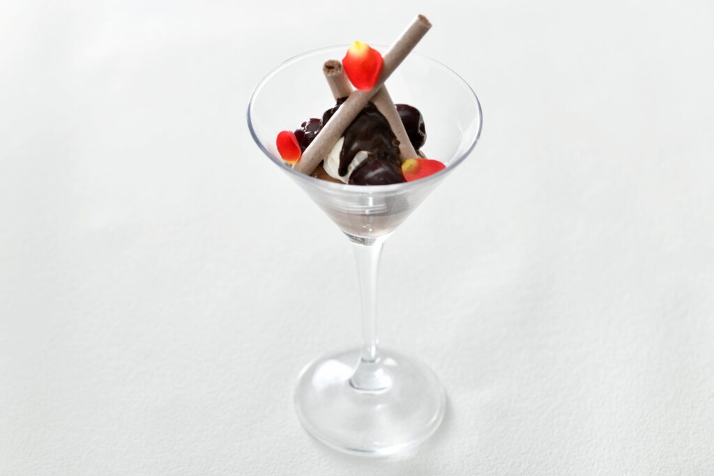 【デザート】 チョコレート・ブランマンジェ チェリーのコンポート添え