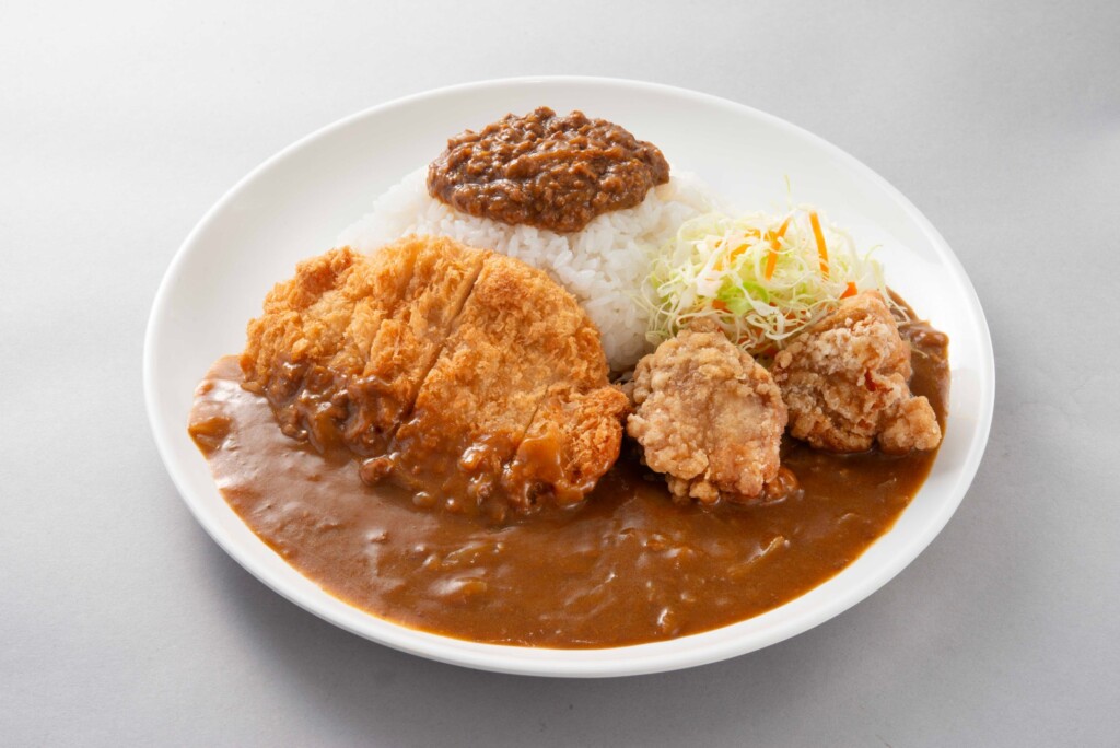 【レストラン　ラ・ピシーヌ】 デカ盛り!お祭りカレー 1,280円