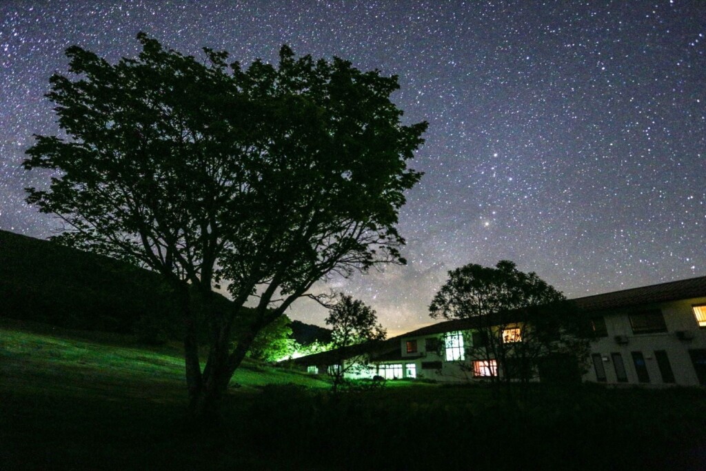 晴れた日は星降る夜空がお出迎えしてくれます