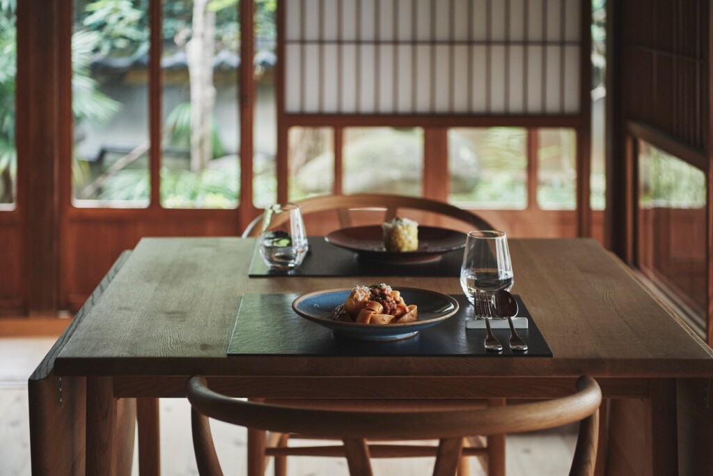 長崎の旬をシェフがチョイスし、季節変わりのメニューをコースで提供。四季折々の味覚を、斬新でありながら、 どこか家庭的で懐かしさを感じるイタリアンで楽しめる。