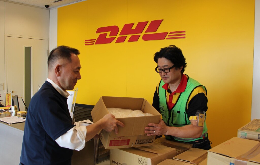 8月20日、コンラッド東京の使用済み固形石鹸90kgがDHL港サービスセンターにて、DHLジャパンに引き渡されました