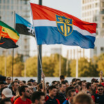 Marriott BonvoyがW杯2026公式ホテルに。熱気あふれるスポーツ観戦イベントの場面を捉え、活気あるファンの集いと都市の景観が背景に広がる。