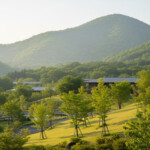 アーバネット旧軽井沢にタイムシェア別荘用地取得を示す、軽井沢の静かな自然と高級感漂うリゾート風景。